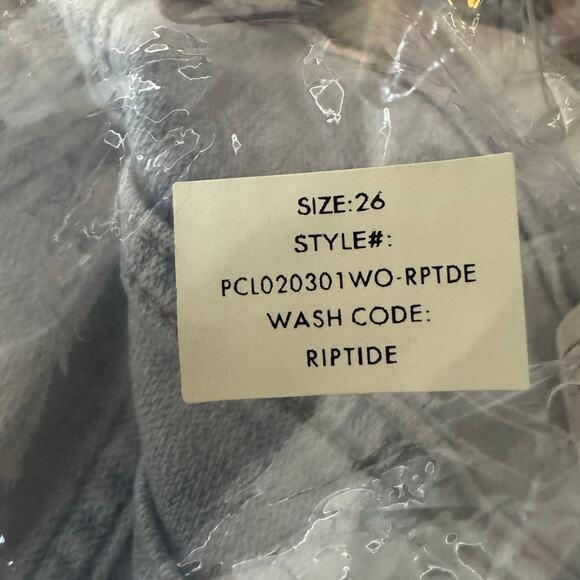 Cosmic Blue Love Jodie Distressed Cuffed Shorts Blue NWT Size 26 Denim - Picture 9 of 9